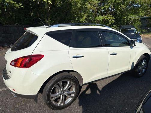 Glacier Pearl 2010 Nissan Murano LE