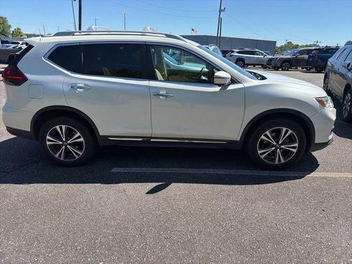Pearl White 2018 Nissan Rogue SL