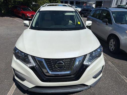 Pearl White 2018 Nissan Rogue SL