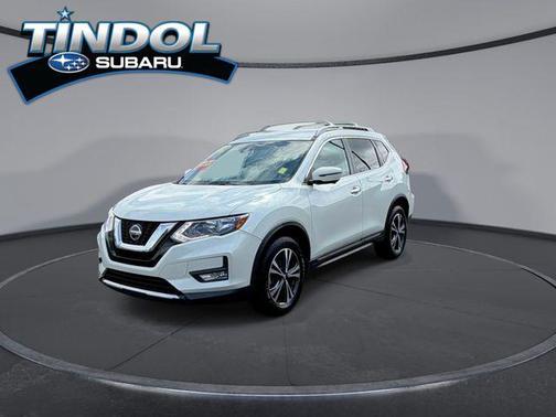 Pearl White 2018 Nissan Rogue SL