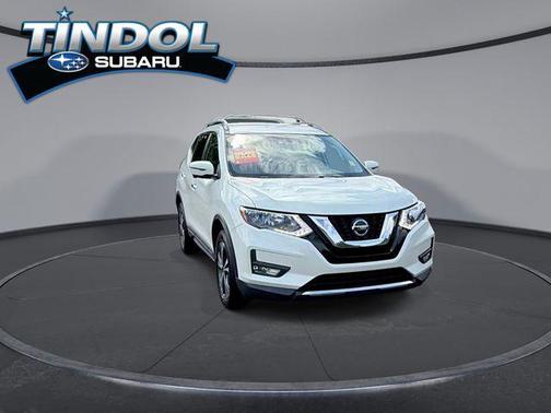 Pearl White 2018 Nissan Rogue SL