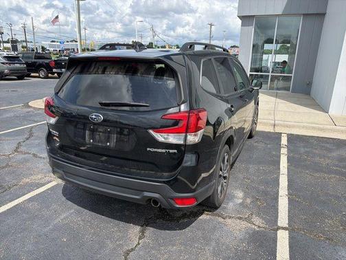 Crystal Black Silica 2024 Subaru Forester Limited