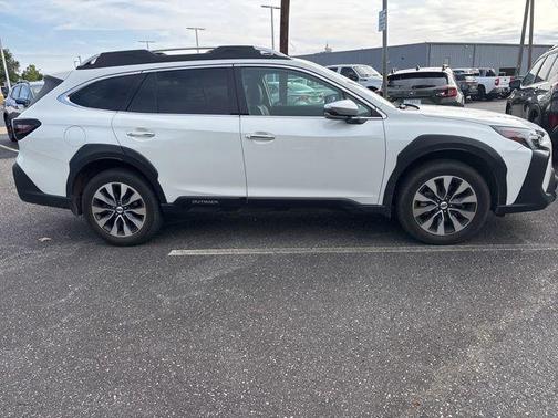 Crystal White Pearl 2023 Subaru Outback Touring XT