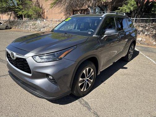 Gray 2022 Toyota Highlander XLE