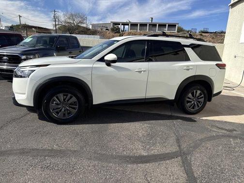 2024 Nissan Pathfinder SV