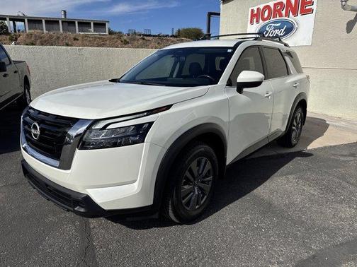 2024 Nissan Pathfinder SV