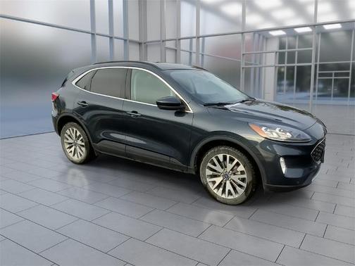2022 Ford Escape TITANIUM