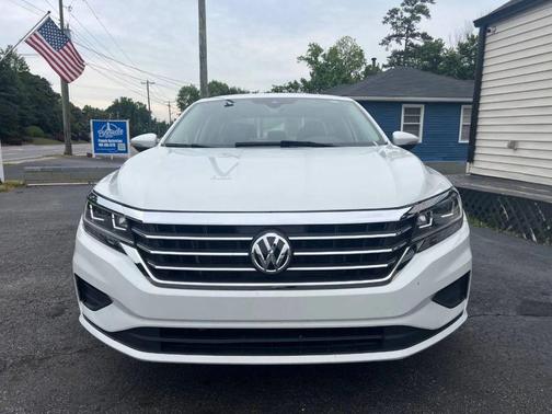 Pure White 2022 Volkswagen Passat 2.0T SE