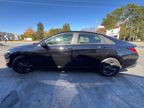 2022 Hyundai ELANTRA SEL