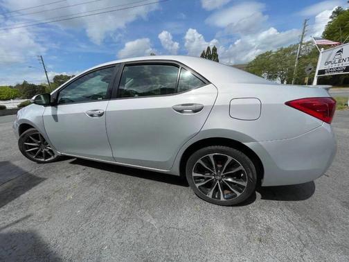 Classic Silver Metallic 2017 Toyota Corolla SE