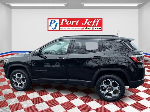Diamond Black Crystal Pearlcoat 2022 Jeep Compass Trailhawk