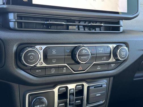 2025 Jeep Gladiator Nighthawk