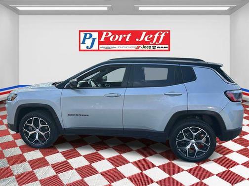 Silver Zynith Metallic Clearcoat 2024 Jeep Compass Limited