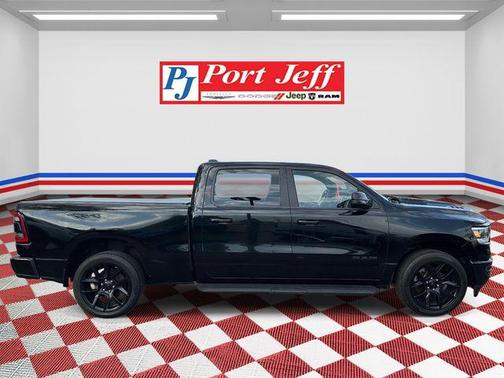 Diamond Black Crystal Pearlcoat 2023 RAM 1500 Laramie