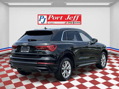 2022 Audi Q3 45 S line Premium