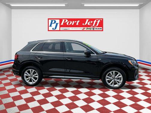2022 Audi Q3 45 S line Premium