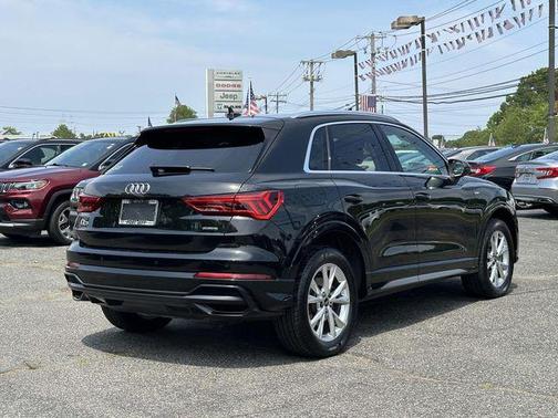 2022 Audi Q3 45 S line Premium