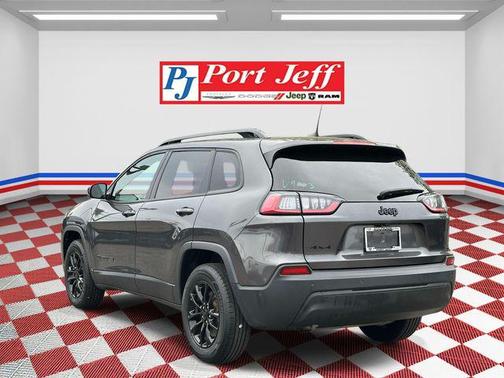 Granite Crystal Metallic Clearcoat 2023 Jeep Cherokee Altitude
