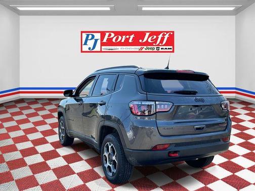 Granite Crystal Metallic Clearcoat 2022 Jeep Compass Trailhawk
