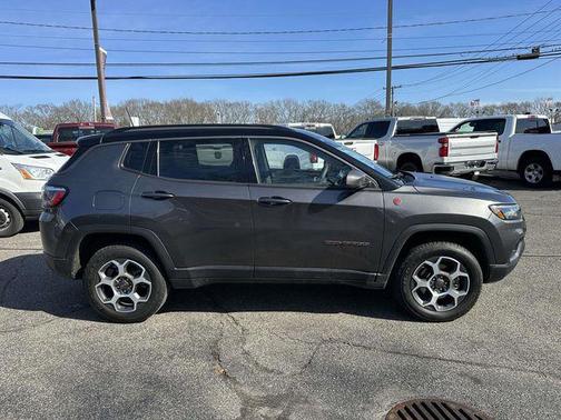 Granite Crystal Metallic Clearcoat 2022 Jeep Compass Trailhawk
