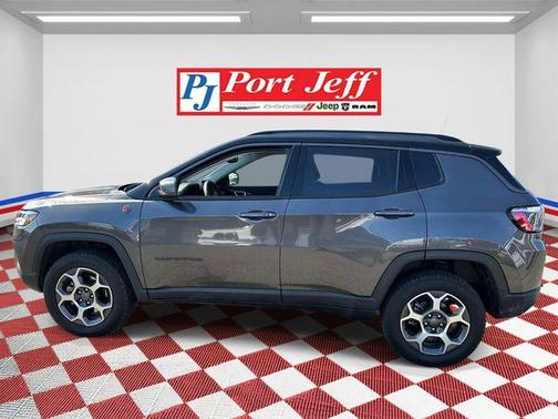 Granite Crystal Metallic Clearcoat 2022 Jeep Compass Trailhawk