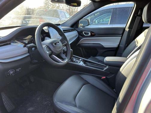 Silver Zynith Metallic Clearcoat 2026 Jeep Compass Limited