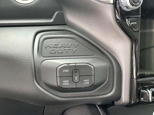 Diamond Black Crystal Pearlcoat 2026 RAM 3500 Laramie Crew Cab 4x4 8' Box