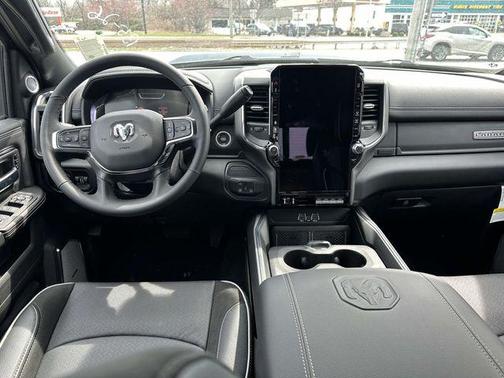 Diamond Black Crystal Pearlcoat 2026 RAM 3500 Laramie Crew Cab 4x4 8' Box