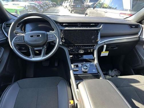 Silver Zynith 2026 Jeep Grand Cherokee Altitude