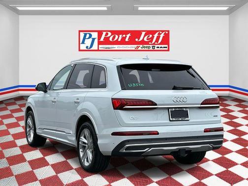 2023 Audi Q7 45 Premium