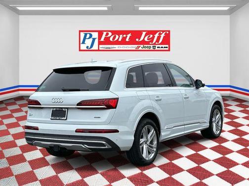 2023 Audi Q7 45 Premium