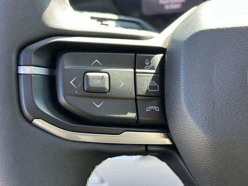 Diamond Black Crystal Pearlcoat 2026 Jeep Cherokee Laredo 4x4