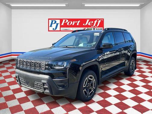 Diamond Black Crystal Pearlcoat 2026 Jeep Cherokee Laredo 4x4