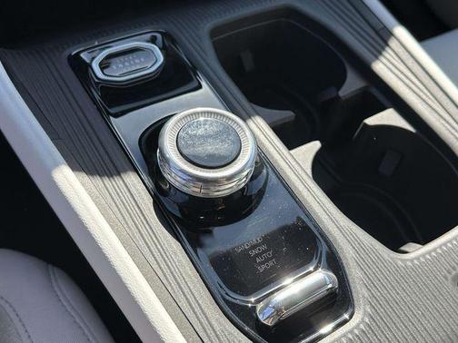 Diamond Black Crystal Pearlcoat 2026 Jeep Cherokee Laredo 4x4