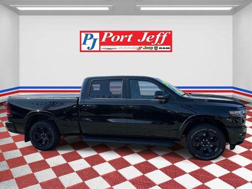 Diamond Black Crystal Pearlcoat 2025 RAM 1500 Big Horn/Lone Star