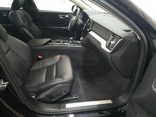 2024 Volvo S60 B5 Core Dark Theme