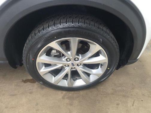 Star White Metallic Tri-Coat 2021 Ford Explorer Platinum