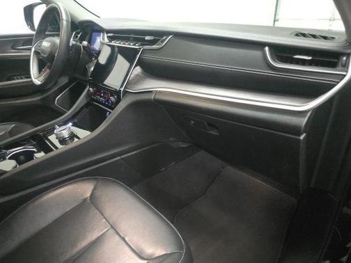 Diamond Black Crystal Pearlcoat 2022 Jeep Grand Cherokee L Limited