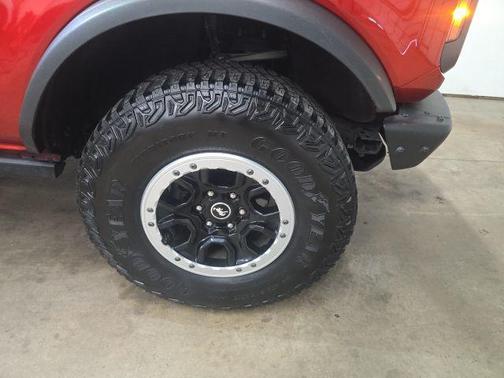 Hot Pepper Red Metallic Tinted Clearcoat 2023 Ford Bronco Badlands