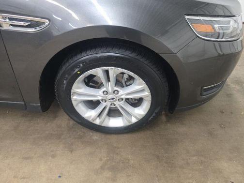 White Platinum Metallic Tri-Coat 2015 Ford Taurus SEL