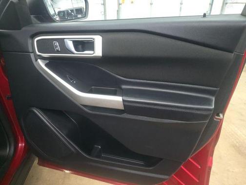 Rapid Red Metallic Tinted Clearcoat 2020 Ford Explorer XLT