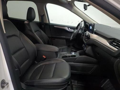 Photo 4 of 30 of 2020 Ford Escape SEL