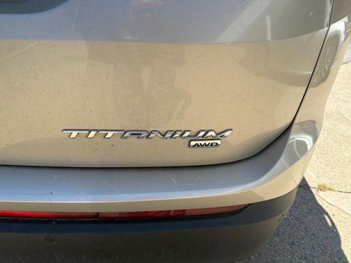 White Platinum Metallic Tri-Coat 2017 Ford Edge Titanium