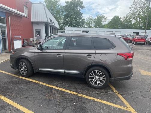 2018 Mitsubishi Outlander ES