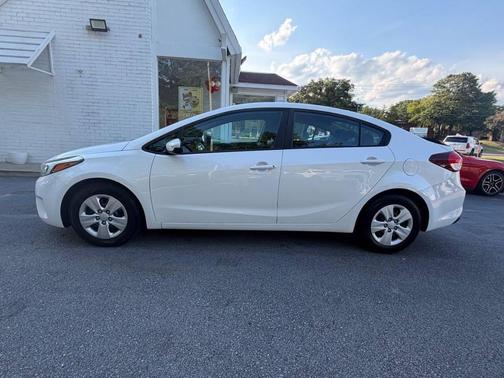Snow White Pearl 2017 Kia Forte LX