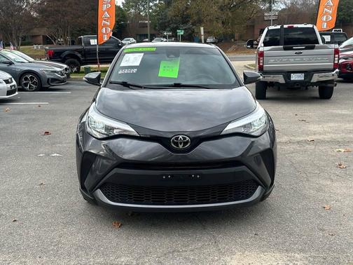 2021 Toyota C-HR XLE 4dr Crossover