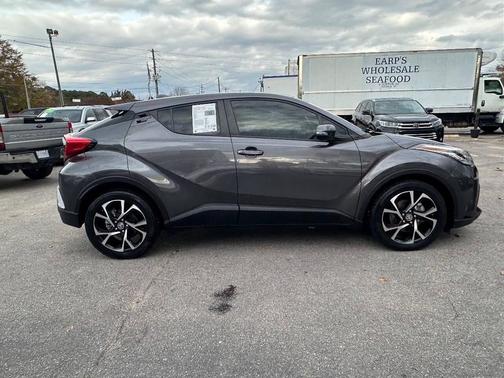 2021 Toyota C-HR XLE 4dr Crossover