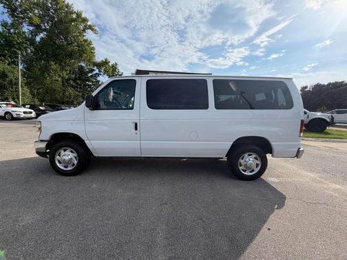 Oxford White 2010 Ford E350 Super Duty XL