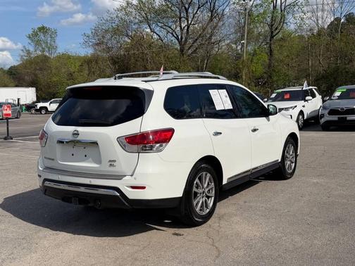 White 2015 Nissan Pathfinder SL