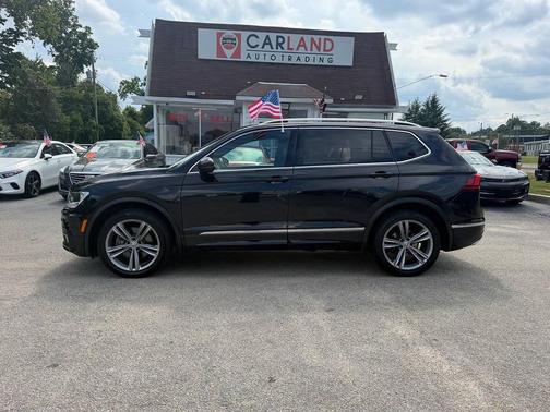 Deep Black Pearl Metallic 2018 Volkswagen Tiguan 2.0T SEL